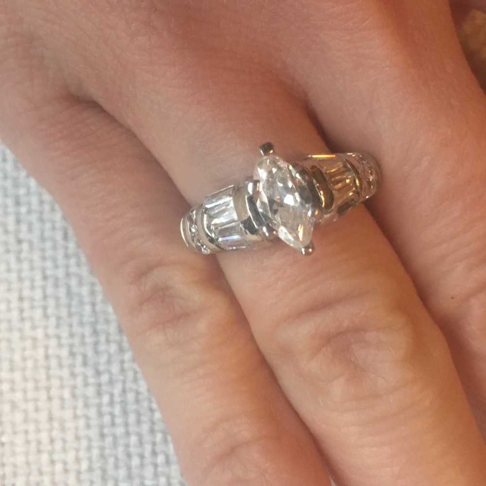 ❤️Sterling silver cubic zirconia ring. Size 6